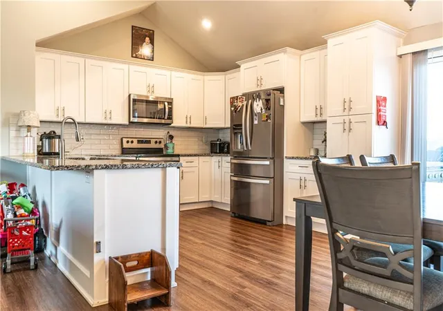 4th image of 1913 Eagle Dr, Harrisonville, MO 64701 | MLS# 2631460