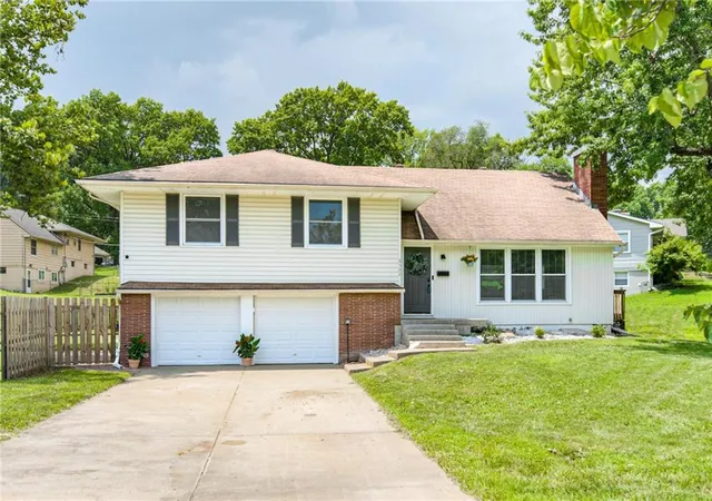 1st image of 6502 N Main St, Kansas City, MO 64118 | MLS# 2631461