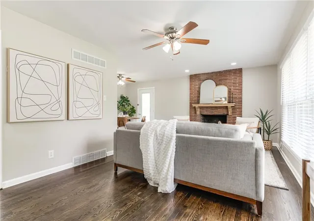 4th image of 6502 N Main St, Kansas City, MO 64118 | MLS# 2631461