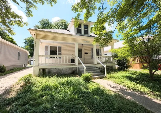 2nd image of 1104 S Sneed Ave, Sedalia, MO 65301 | MLS# 2631471