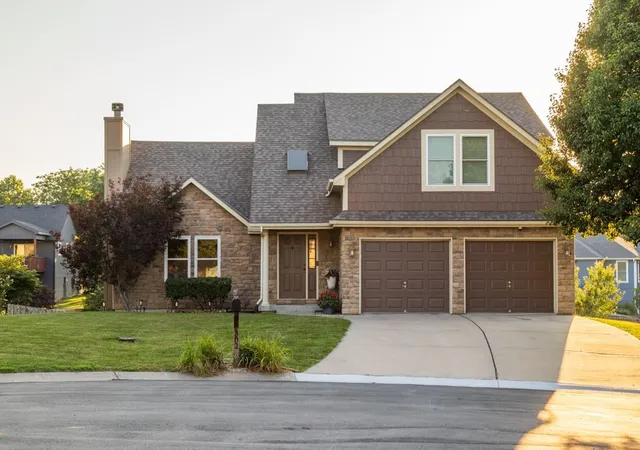 1st image of 302 Sw Bobcat Cir, Oak Grove, MO 64075 | MLS# 2631474
