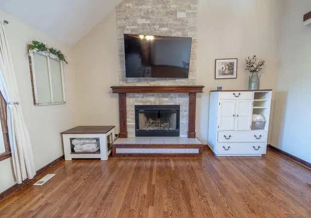 Photo 3 of Single family home for sale at 302 Sw Bobcat Cir, Oak Grove, MO 64075 | MLS# 2631474 | Listing updated on 2026-09-24