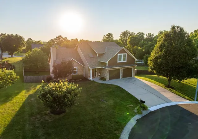 2nd image of 302 Sw Bobcat Cir, Oak Grove, MO 64075 | MLS# 2631474