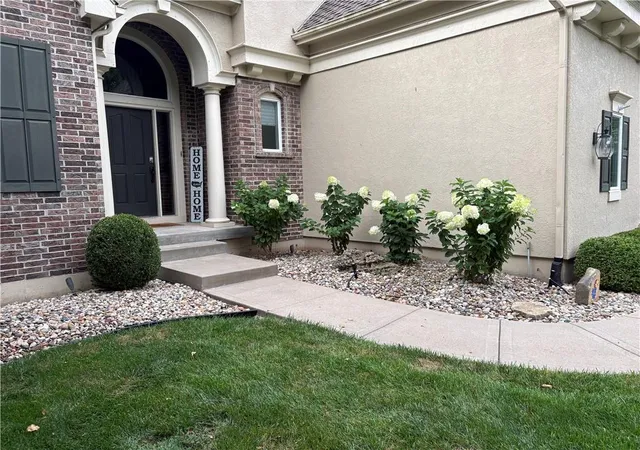 2nd image of 14109 Meadow Ln, Overland Park, KS 66224 | MLS# 2631475