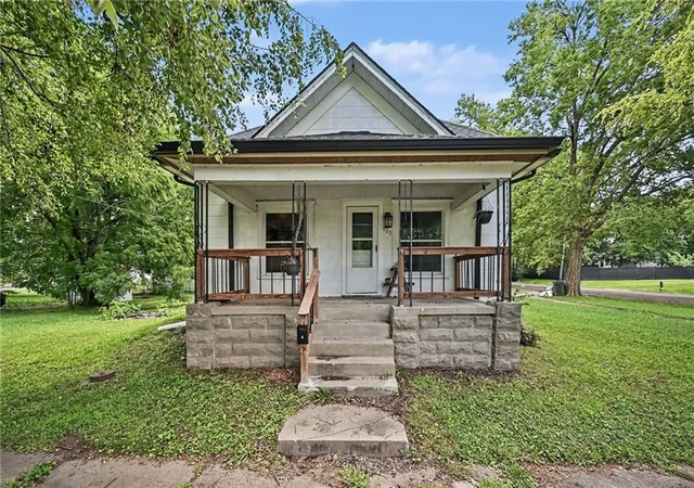 1st image of 209 S Mulberry St, Plattsburg, MO 64477 | MLS# 2631477