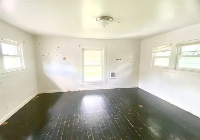 Photo 13 of Sale Pending at 4342 Myrtle Ave, Kansas City, MO 64130 | MLS# 2631485 | Listing updated on 2026-07-25