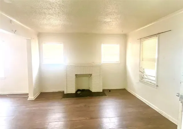 Photo 3 of Sale Pending at 4342 Myrtle Ave, Kansas City, MO 64130 | MLS# 2631485 | Listing updated on 2026-07-25