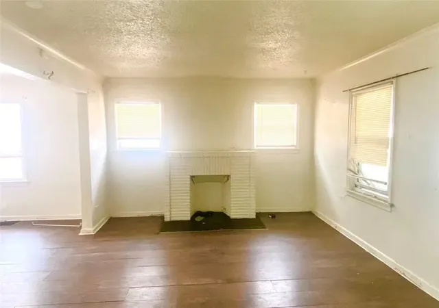 Photo 4 of Sale Pending at 4342 Myrtle Ave, Kansas City, MO 64130 | MLS# 2631485 | Listing updated on 2026-07-25