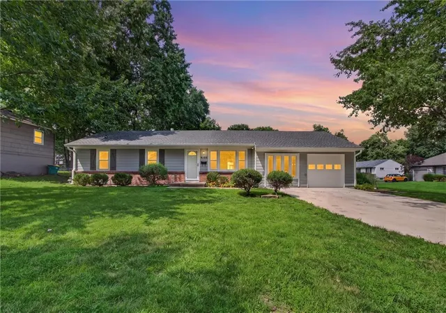 2nd image of 8100 W 92nd Ter, Overland Park, KS 66212 | MLS# 2631486