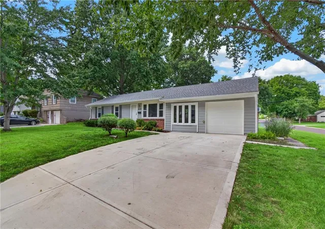 4th image of 8100 W 92Nd Ter, Overland Park, KS 66212 | MLS# 2631486