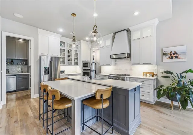 Photo 3 of Sale Pending at 11211 W 171st Terrace, Overland Park, KS 66221 | MLS# 2631502 | Listing updated on 2026-10-04