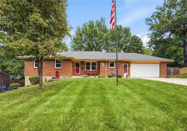 Single family home for sale at 123 Grove Ave, Bonner Springs, KS 66012 | MLS# 2631511