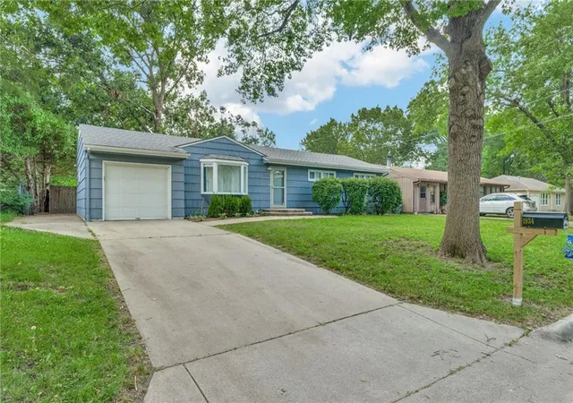 1st image of 1934 Clifton Ct, Lawrence, KS 66046 | MLS# 2631520