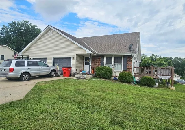 3rd image of 7014 Sobbie Rd, Pleasant Valley, MO 64068 | MLS# 2631528
