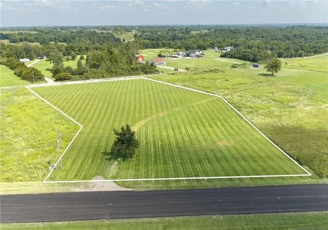 Homes for sale in Linwood, KS | 18261 Linwood Rd, Linwood, KS 66052 | MLS# 2631536