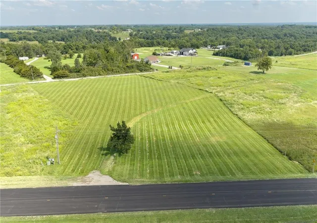 Homes for sale in Linwood, KS | 18261 Linwood Rd, Linwood, KS 66052 | MLS# 2631536