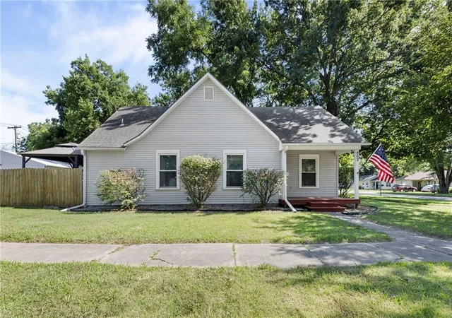 1st image of 803 S Ash St, Ottawa, KS 66067 | MLS# 2631539