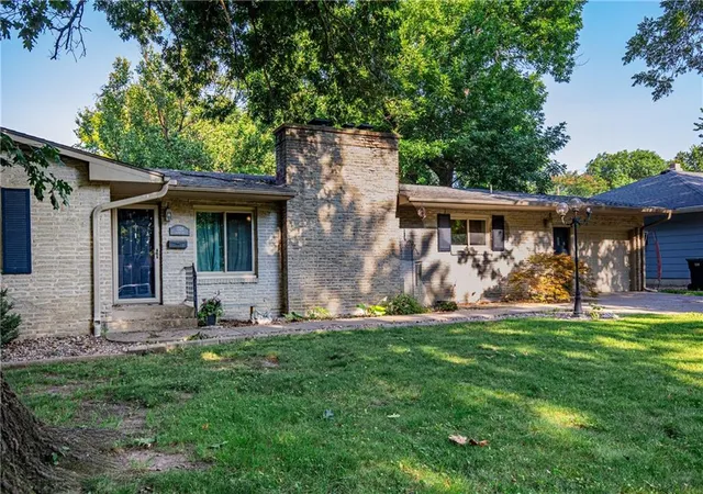 2nd image of 1324 S Oak St, Ottawa, KS 66067 | MLS# 2631540