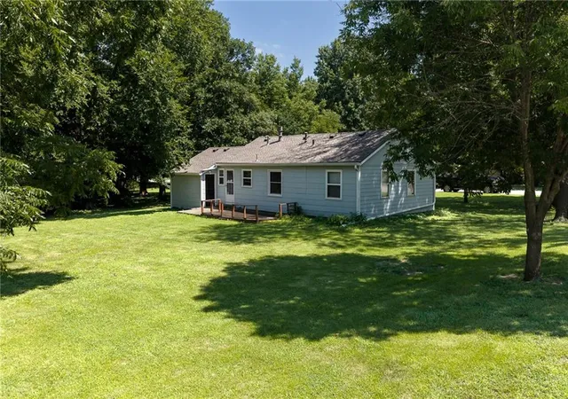 17th image of 127 W 3rd St, Tonganoxie, KS 66086 | MLS# 2631544