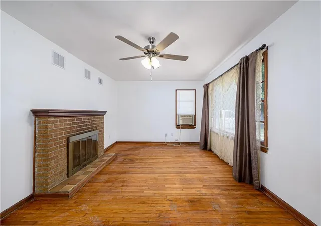 Photo 3 of Single family home for sale at 127 W 3rd Street, Tonganoxie, KS 66086 | MLS# 2631544 | Listing updated on 2026-09-04