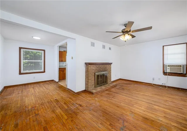 Photo 4 of Single family home for sale at 127 W 3rd Street, Tonganoxie, KS 66086 | MLS# 2631544 | Listing updated on 2026-09-04