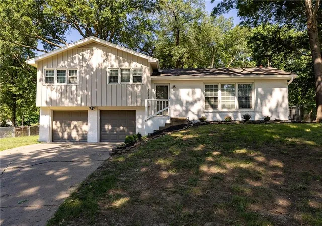 2nd image of 5720 N Belton Ave, Kansas City, MO 64151 | MLS# 2631550