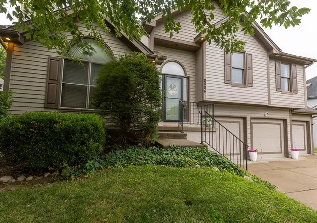 Photo 2 of Single family home for sale at 8804 N Anita Ave, Kansas City, MO 64154 | MLS# 2631555 | Listing updated on 2026-09-05
