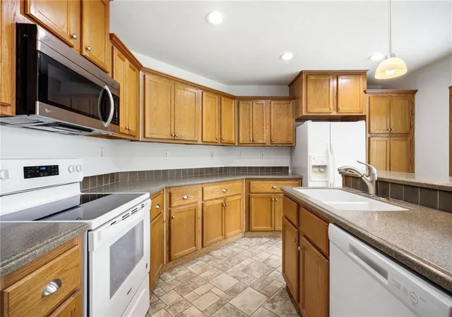 Photo 4 of Single family home for sale at 13520 S Sam Moore Rd, Lone Jack, MO 64070 | MLS# 2631568 | Listing updated on 2026-10-08