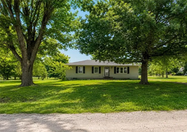 1st image of 134 Ne 1291st Rd, Knob Noster, MO 65336 | MLS# 2631569