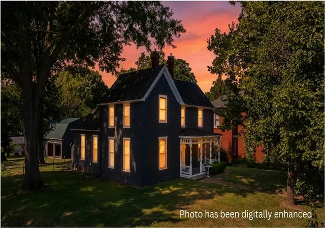 Single family home for sale at 1919 South St, Lexington, MO 64067 | MLS# 2631571