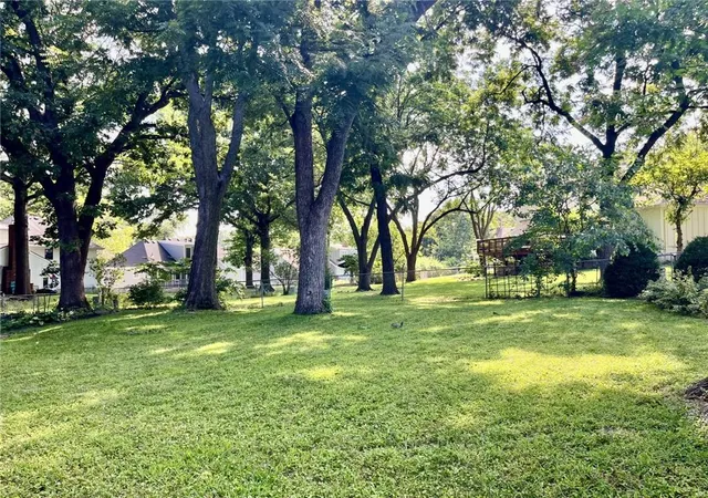 4th image of 10004 Cody St, Overland Park, KS 66214 | MLS# 2631585