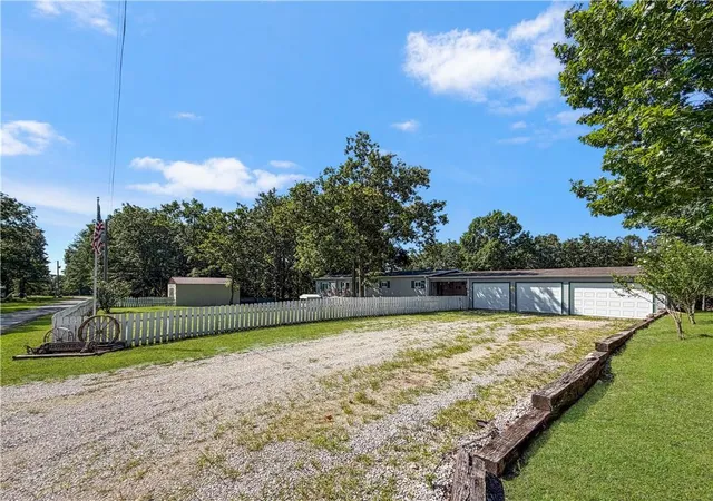 Photo 3 of Single family home for sale at 25072 Lynx Ln, Warsaw, MO 65355 | MLS# 2631588 | Listing updated on 2026-09-15