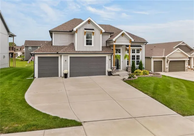 Photo 3 of Single family home for sale at 2152 Hay Market Ct, Liberty, MO 64068 | MLS# 2631592 | Listing updated on 2026-09-22