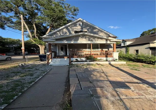 Photo 1 of Single family home for sale at 301 Myrtle Ave, Kansas City, MO 64124 | MLS# 2631596 | Listing updated on 2026-07-24