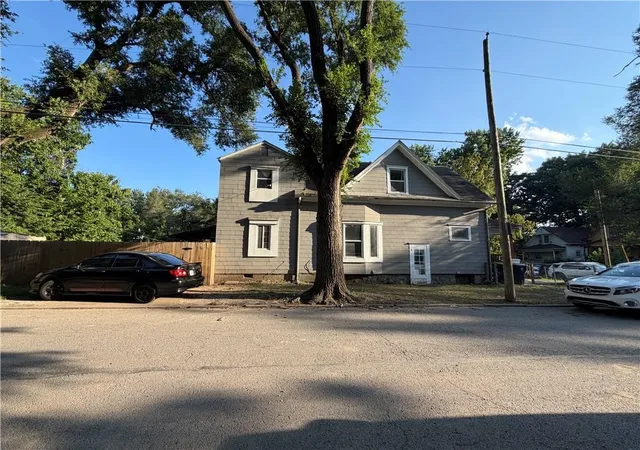Photo 2 of Single family home for sale at 301 Myrtle Ave, Kansas City, MO 64124 | MLS# 2631596 | Listing updated on 2026-07-24