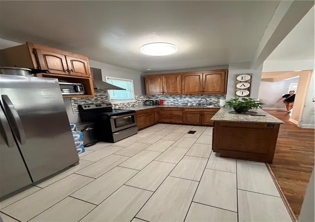 Photo 3 of Single family home for sale at 301 Myrtle Ave, Kansas City, MO 64124 | MLS# 2631596 | Listing updated on 2026-07-24