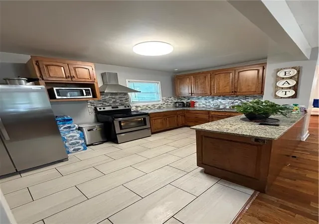Photo 4 of Single family home for sale at 301 Myrtle Ave, Kansas City, MO 64124 | MLS# 2631596 | Listing updated on 2026-07-24
