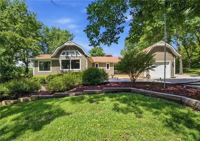 1st image of 25045 W 215 Street, Spring Hill, KS 66083 | MLS# 2631618