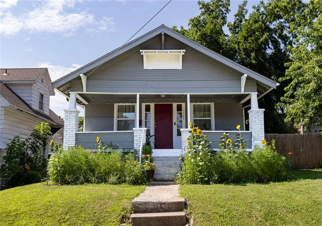 1st image of 1545 Cleveland Ave, Kansas City, KS 66104 | MLS# 2631628