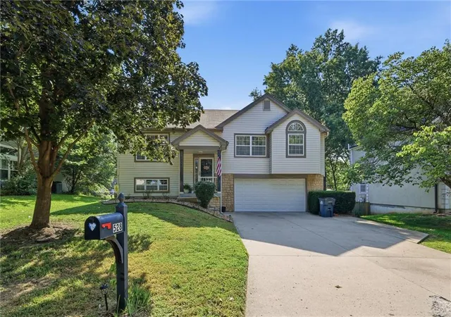 Photo 1 of Single family home for sale at 528 Nw 41st Street, Blue Springs, MO 64015 | MLS# 2631634 | Listing updated on 2026-08-21