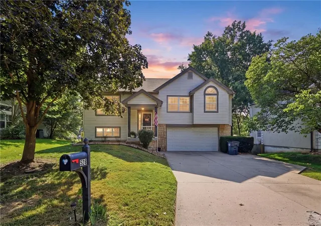 Photo 2 of Single family home for sale at 528 Nw 41st Street, Blue Springs, MO 64015 | MLS# 2631634 | Listing updated on 2026-08-21