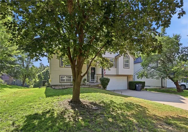 Photo 3 of Single family home for sale at 528 NW 41st Street, Blue Springs, MO 64015 | MLS# 2631634 | Listing updated on 2026-08-21