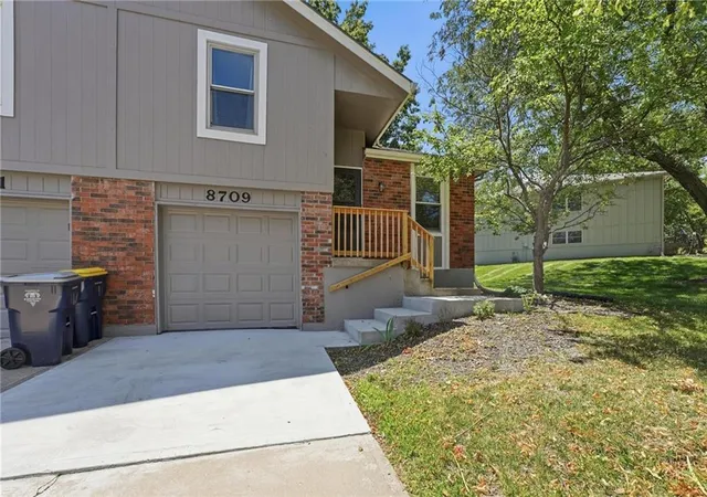 Multi family home for sale at 8709 N Hull Ave, Kansas City, MO 64154 | MLS# 2631637
