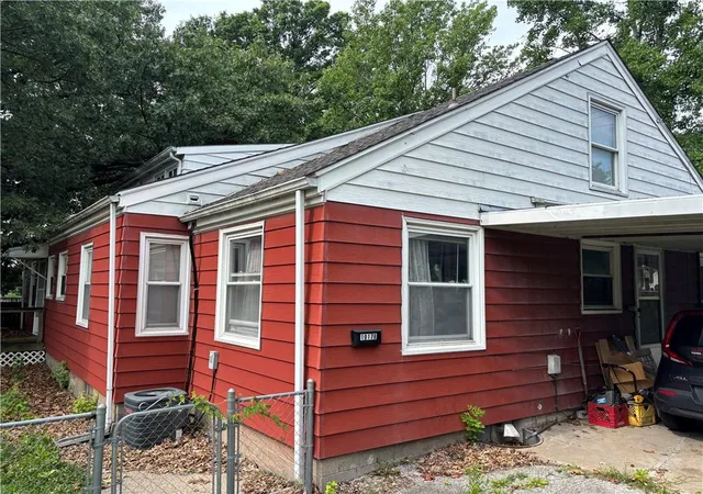 Photo 3 of House for sale at 1917 S Scott Ave, Independence, MO 64052 | MLS# 2631638 | Listing updated on 2026-10-13