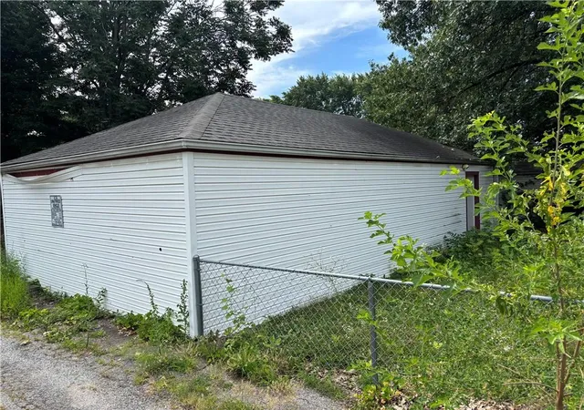 Photo 4 of House for sale at 1917 S Scott Ave, Independence, MO 64052 | MLS# 2631638 | Listing updated on 2026-10-13