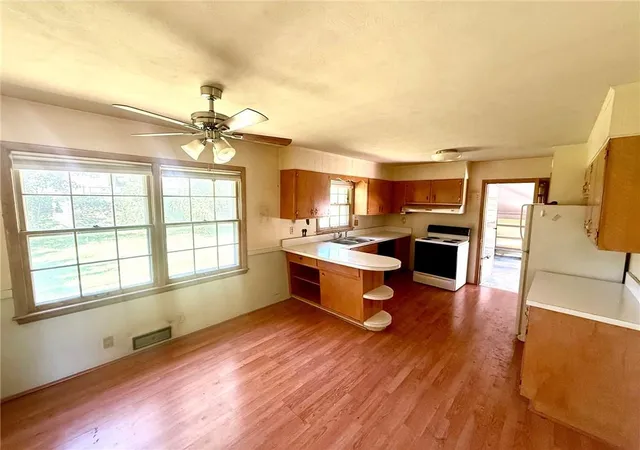 Photo 4 of Sale Pending at 11812 E 48th Street, Kansas City, MO 64133 | MLS# 2631646 | Listing updated on 2026-08-02