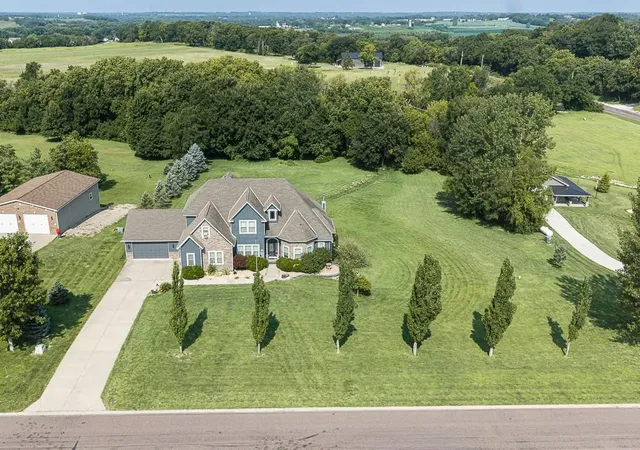Photo 2 of Single family home for sale at 17935 185th Street, Tonganoxie, KS 66086 | MLS# 2631648 | Listing updated on 2026-10-21