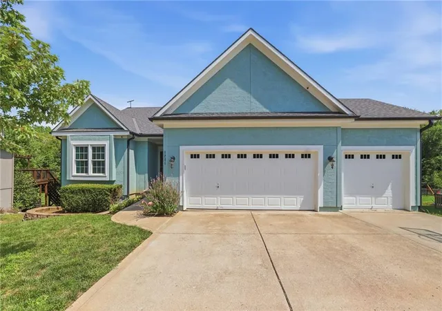 Photo 1 of Single family home for sale at 1221 Sw Sunflower Dr, Lees Summit, MO 64081 | MLS# 2631651 | Listing updated on 2026-10-05