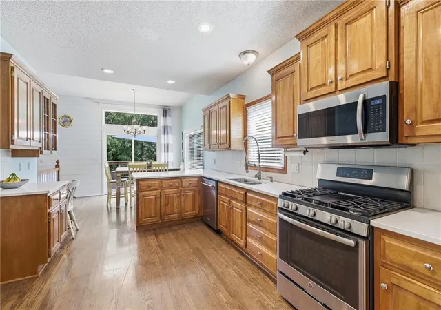 Photo 3 of Single family home for sale at 1221 Sw Sunflower Dr, Lees Summit, MO 64081 | MLS# 2631651 | Listing updated on 2026-10-05