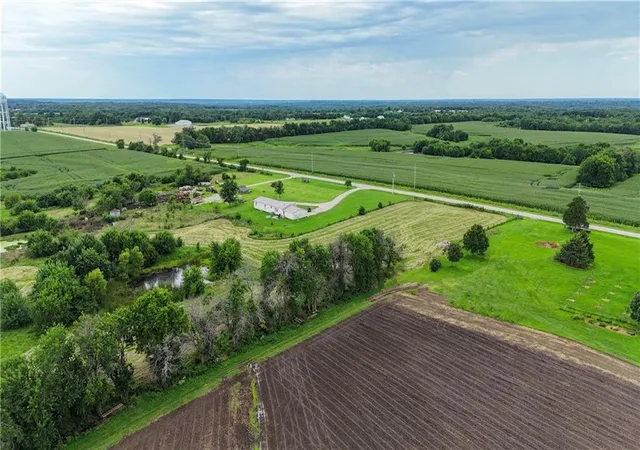 1st image of 39541 Jingo Rd, Lacygne, KS 66040 | MLS# 2631656